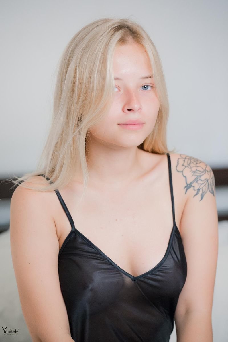 Милана, 24
